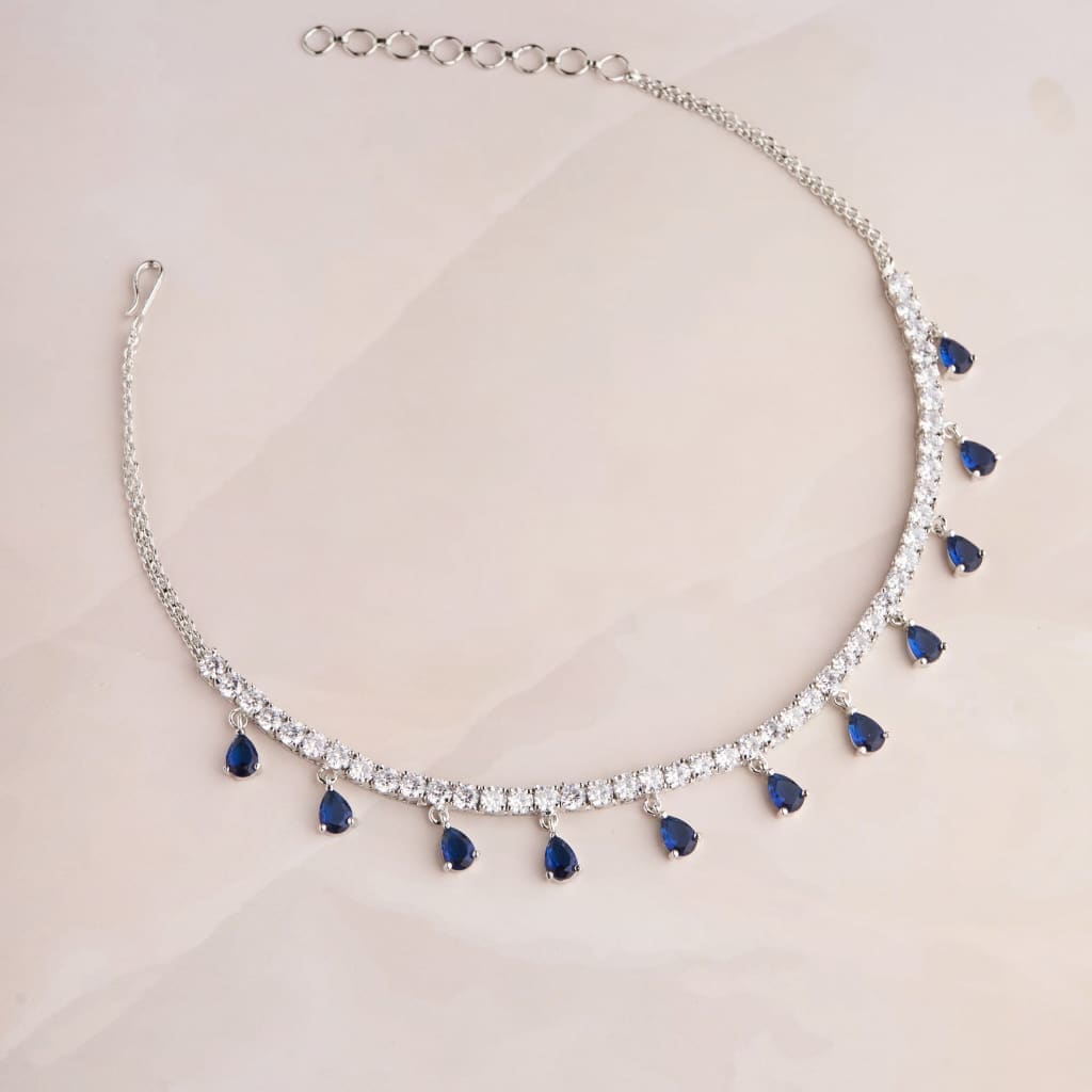 Laura Choker