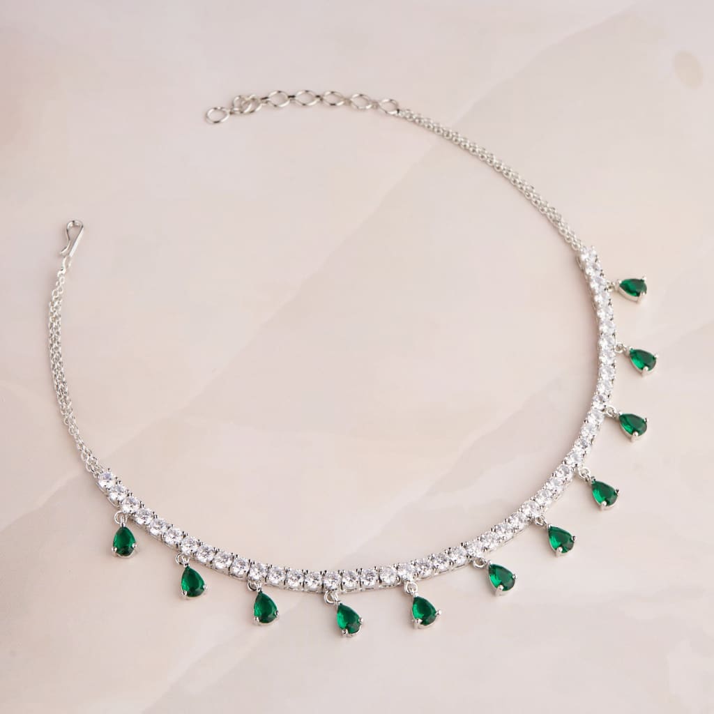 Laura Choker