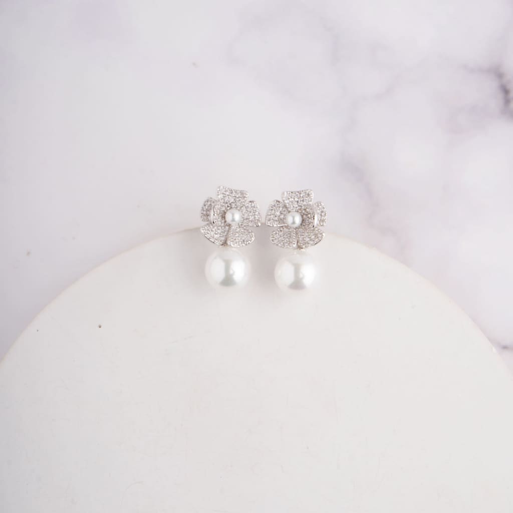 Flora Pearl Earrings